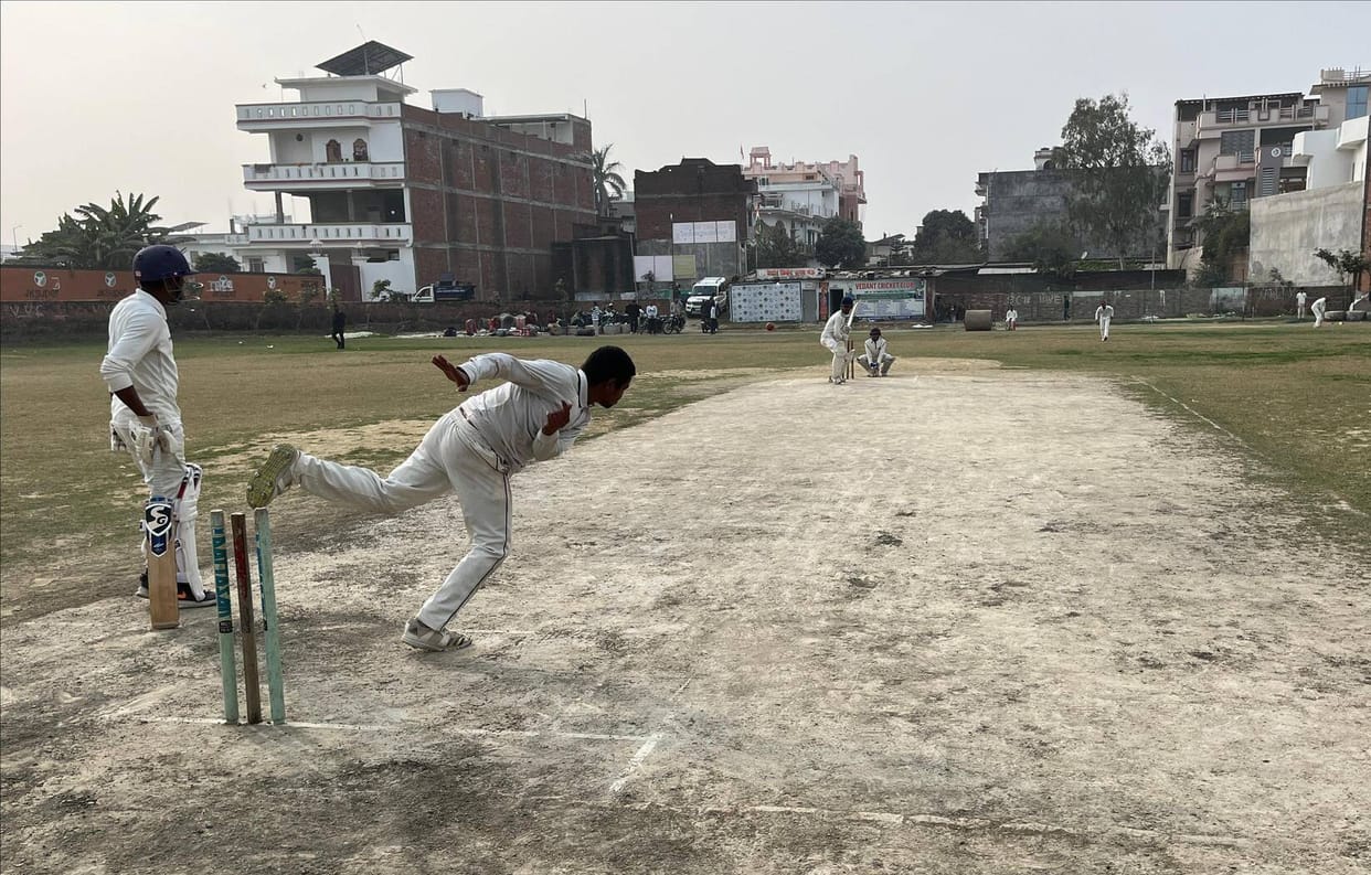 Mau team defeated Ghazipur by one run, scoring 809 runs in 80 overs.