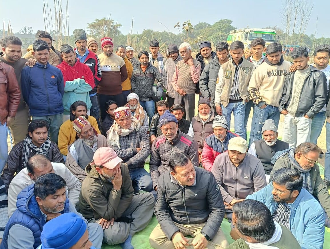 Villagers blocked the Jalalabad-Kalheri road in protest of its dilapidated condition.