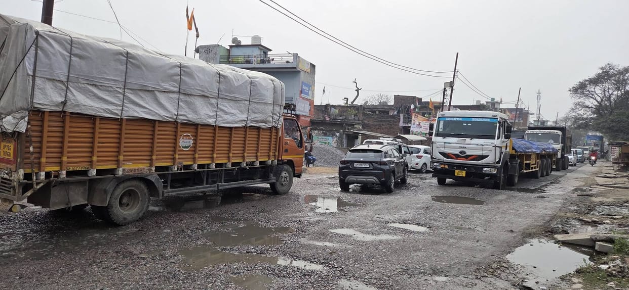 Para-Mohan Road: 2,500 potholes in 2.5 kilometres