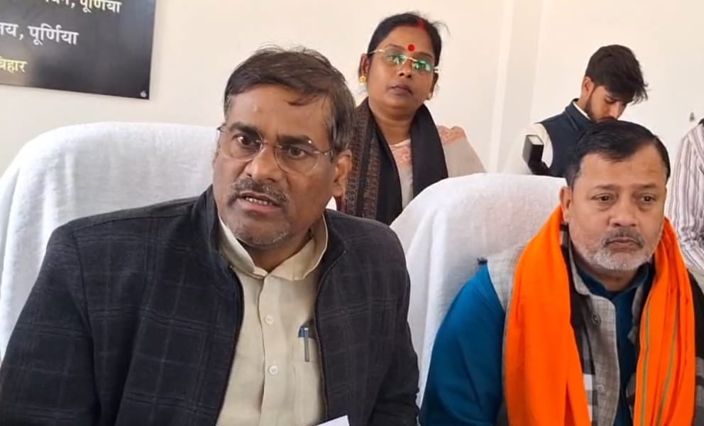 प्रेसवार्ता करते मंत्री प्रमोद प्रमोदचंद्रवंशी
