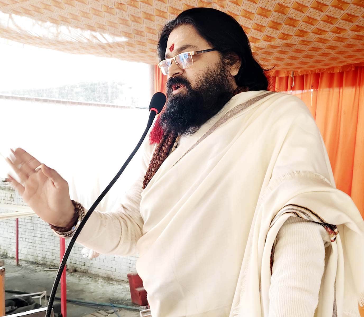 पुवायां में हिंदू सम्मेलन को संबोधित करते प्रशांत प्रभु। संवाद