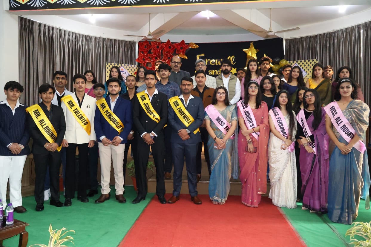A farewell party was held for the 12th-grade students at Rhombus World School.
