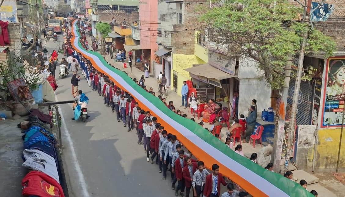 सिसवा में निकाला गया तिरंगा यात्रा। 