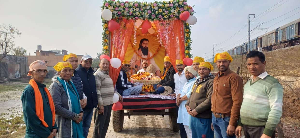 The dust flying from the Guru's feet seems lovely to me...