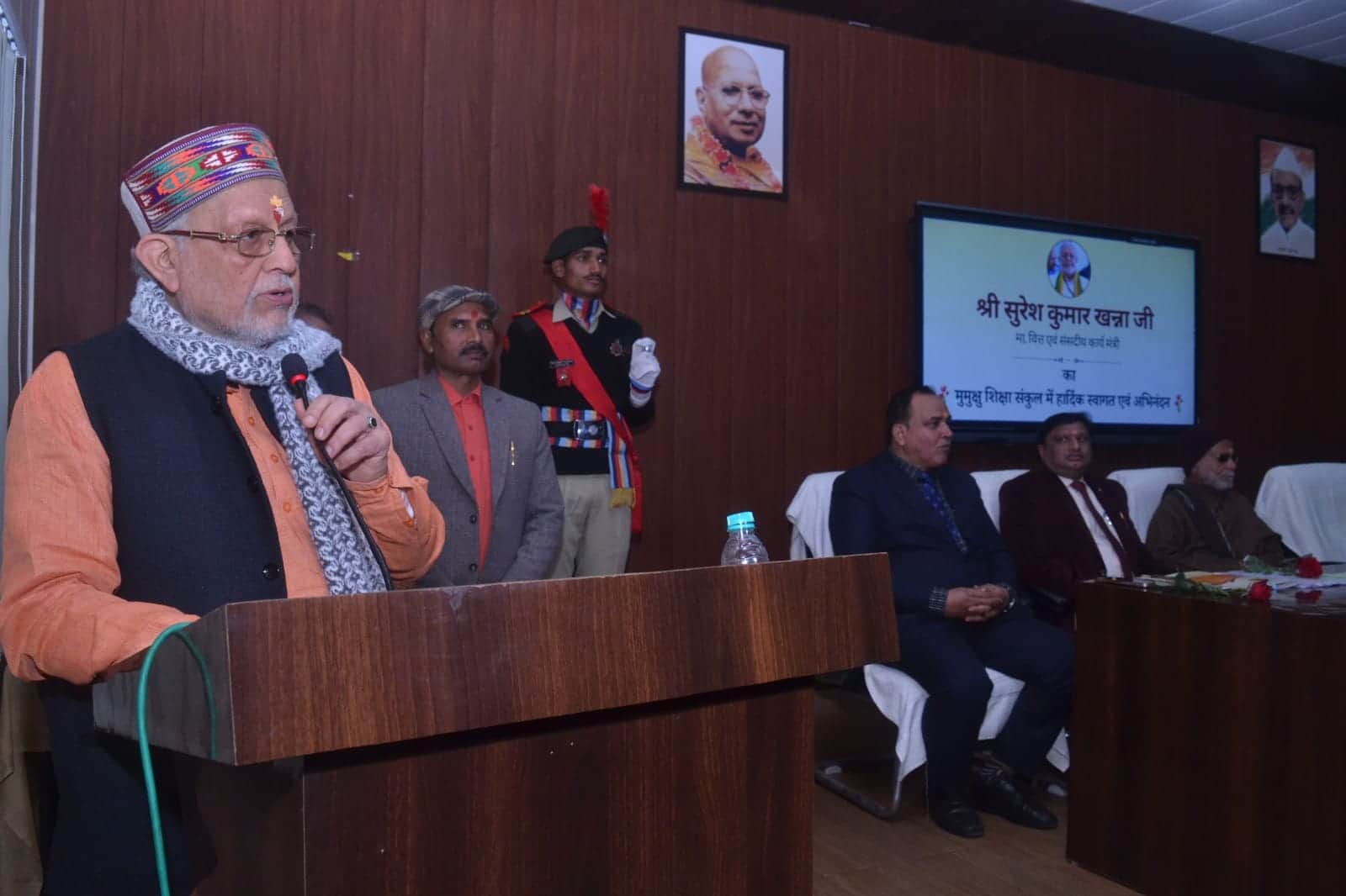 स्वामी शुकदेवानंद कॉलेज में आयोजित गोष्ठी को संबोधित करते वित्त मंत्री सुरेश कुमार खन्ना। स्रो