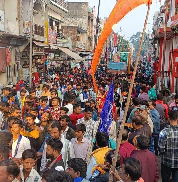 A procession was carried out with great enthusiasm