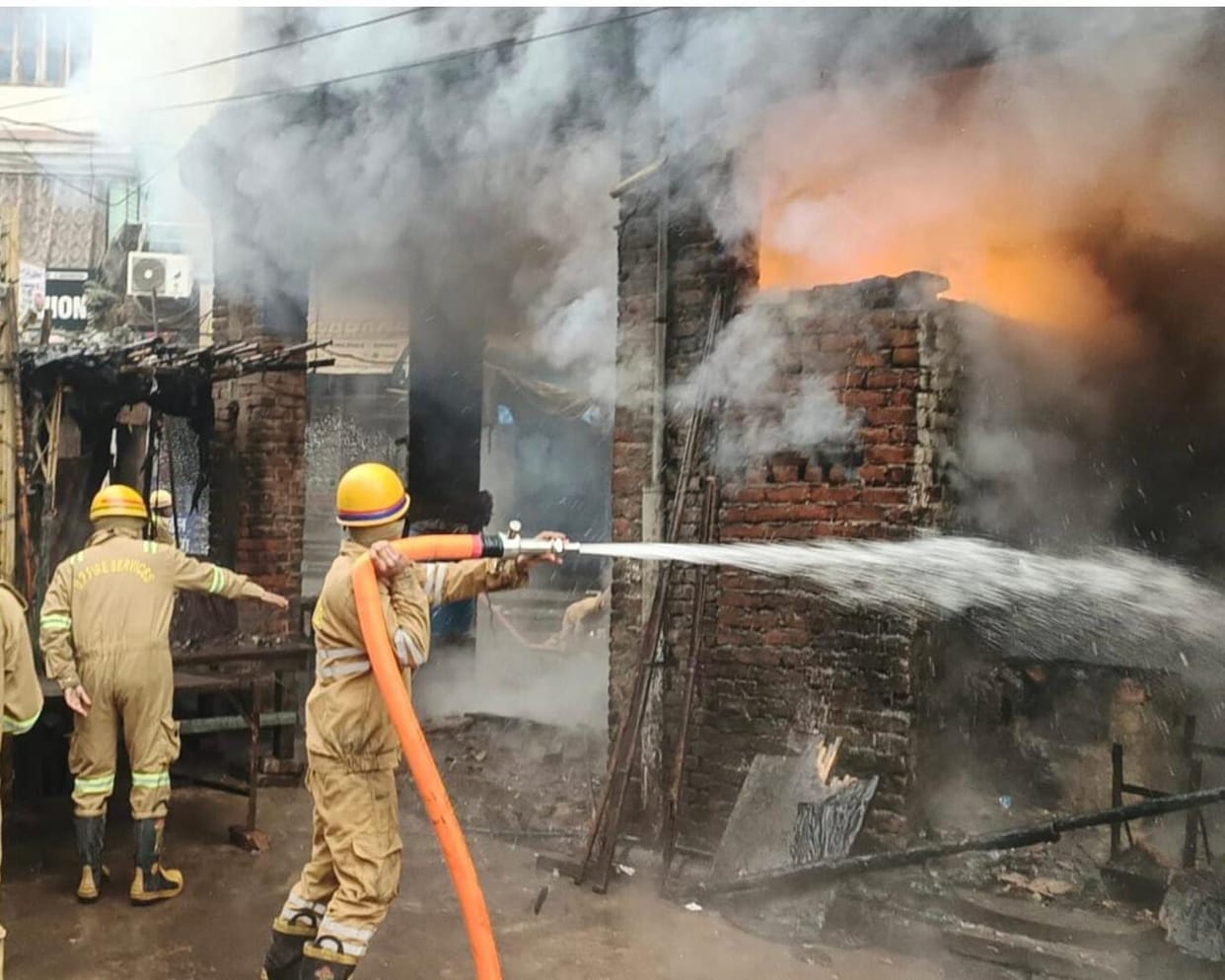 Fire breaks out in three shops on the ground floor; eight people trapped in the building rescued