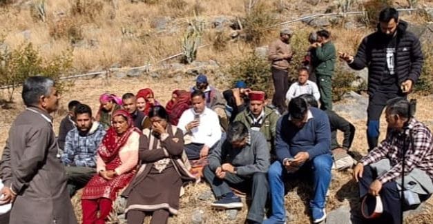 Farmers and affected families held a public meeting against illegal mining and blasting.