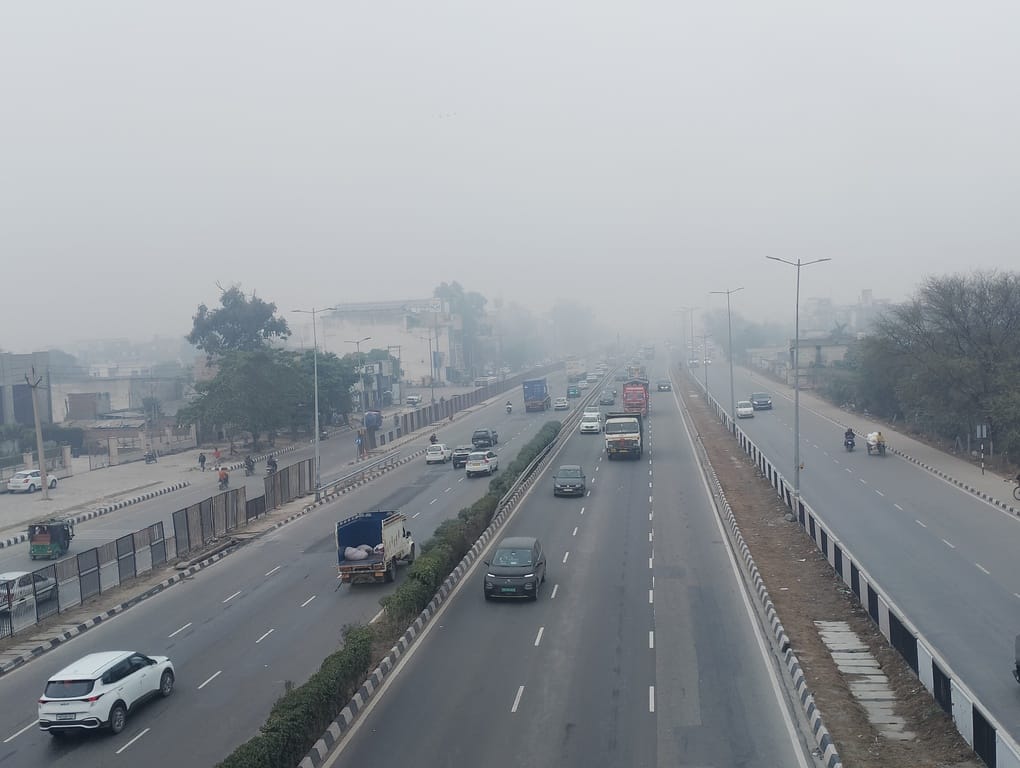 Fog prevailed in the morning and evening, chances of rain today