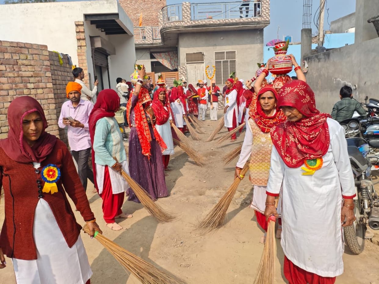 A procession and palanquin were taken out on Guru Ravidas Jayanti.