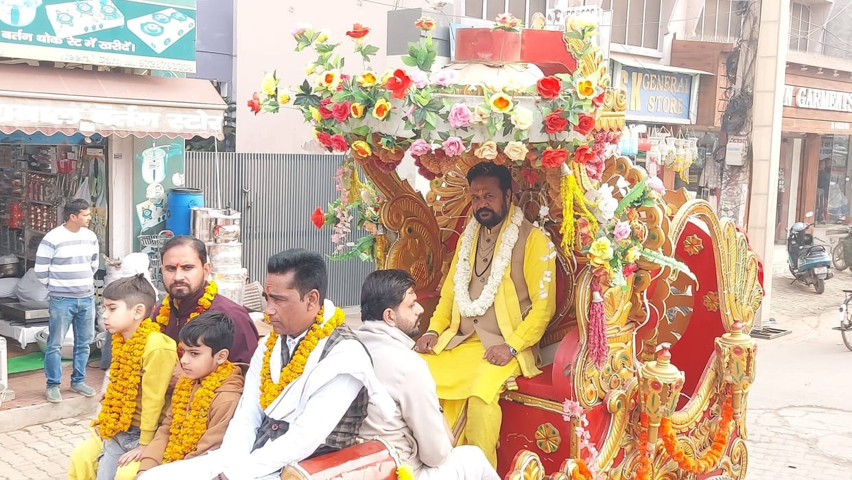 A procession was taken out on the occasion of the annual festival of Baba Gaibi Sahib Temple, attracting a large number of devotees.