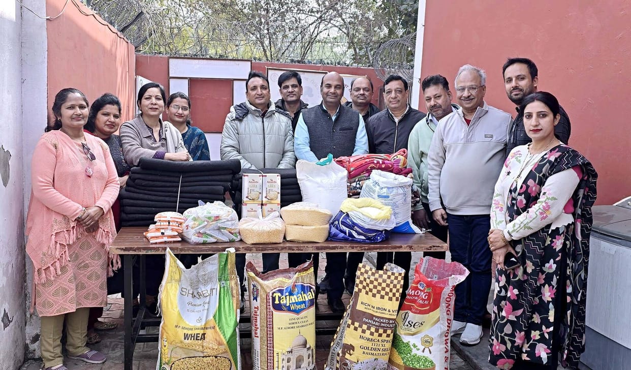 Srishti Foundation distributed rations and blankets to those in need.
