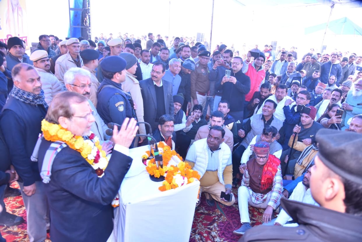A scuffle broke out between two of the Cooperation Minister's supporters in his presence.