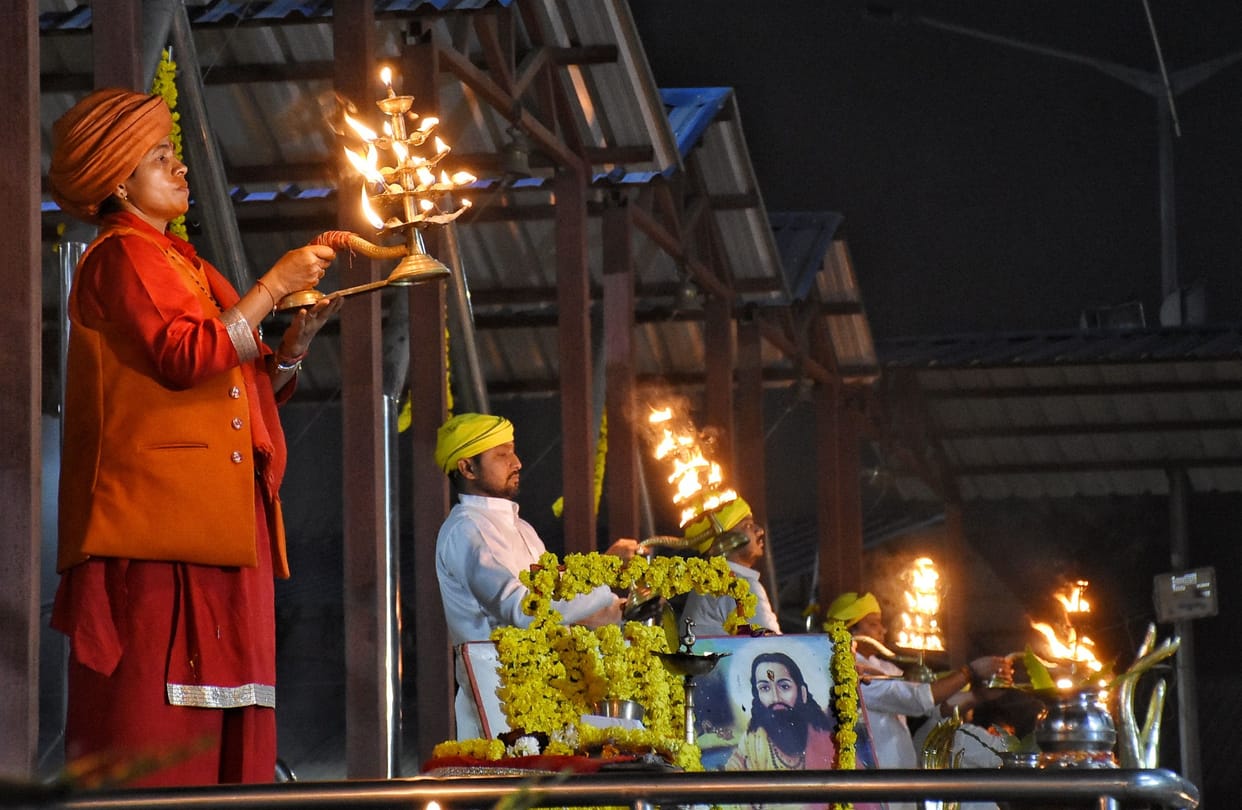 Gomti banks shimmer with lamps of faith