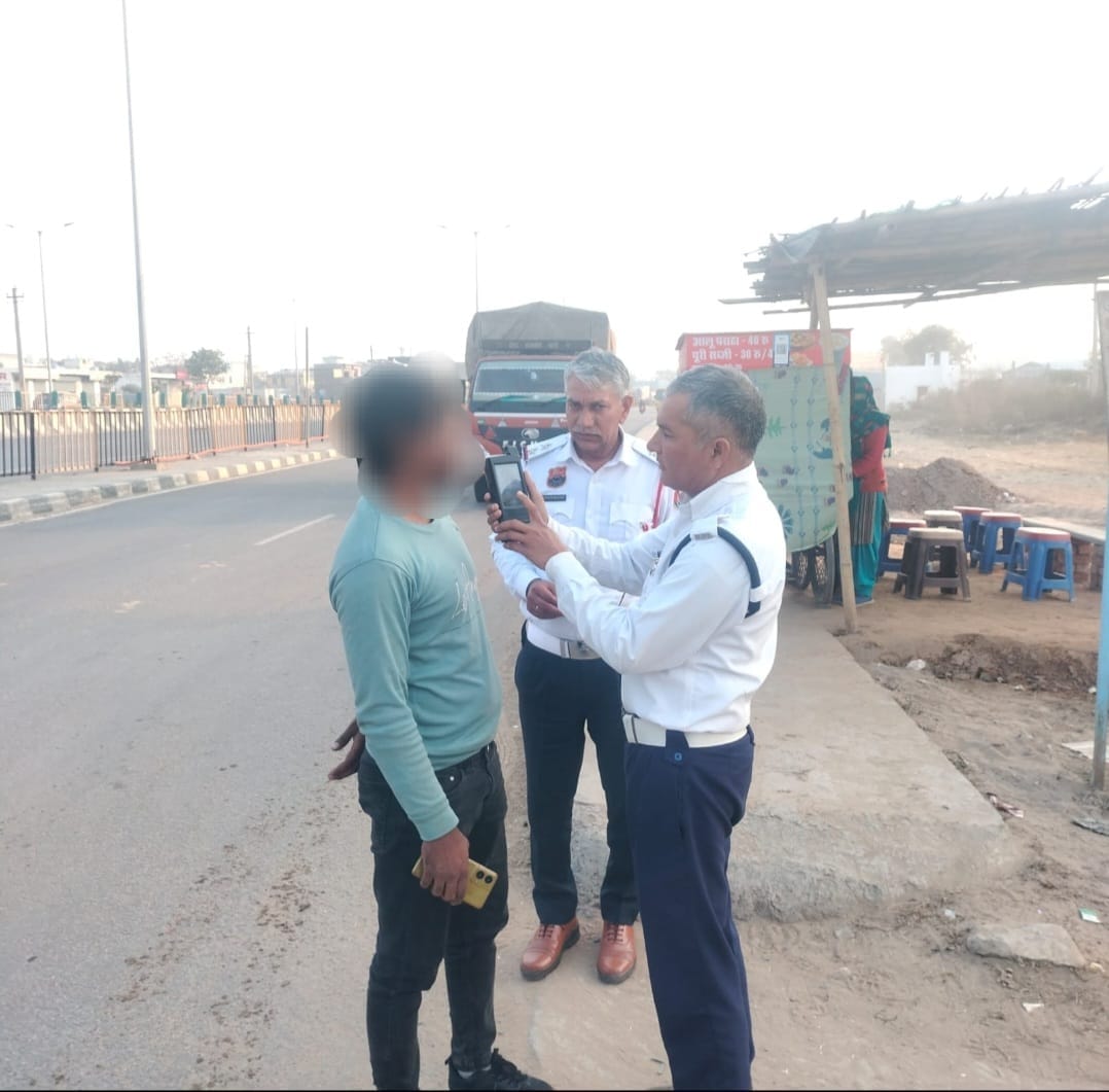 885 drivers were fined for violating traffic rules.