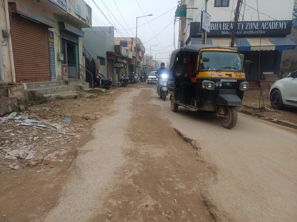 Sewerage work and broken roads become a problem in Mahesh Nagar