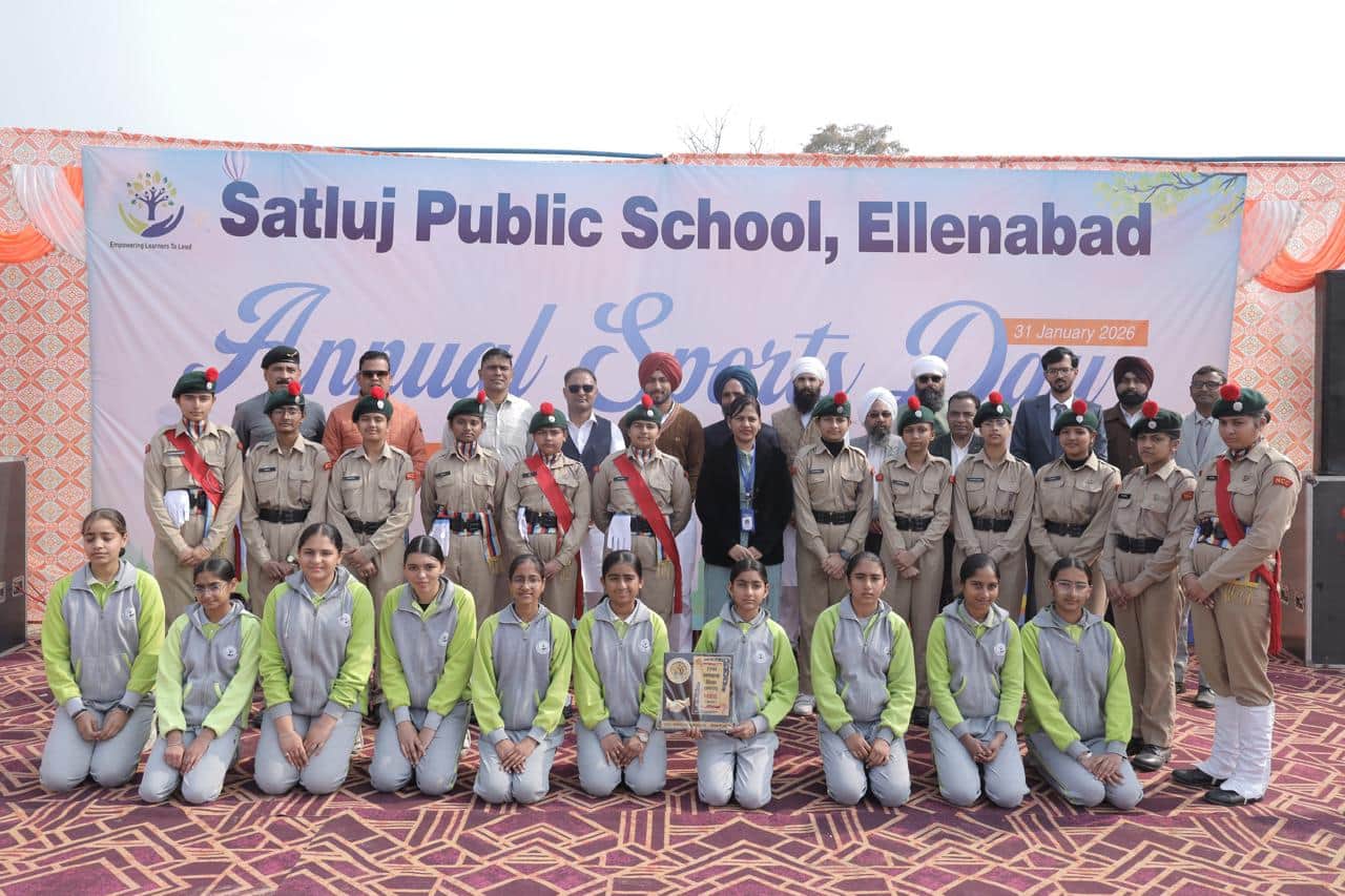 ऐलनाबाद।खेलकूद प्रतियोगिता में हिस्सा लेने के दौरान खिलाड़ी। विज्ञिप्त्