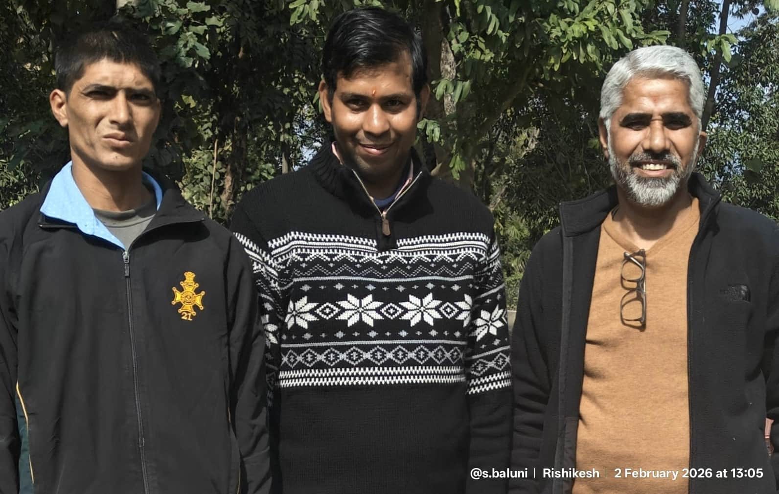 अपने प्रशिक्षक सतीश बलूनी के साथ राजेंद्र  सिंह व राहुल रतूड़ी। स्रोत--स्वयं