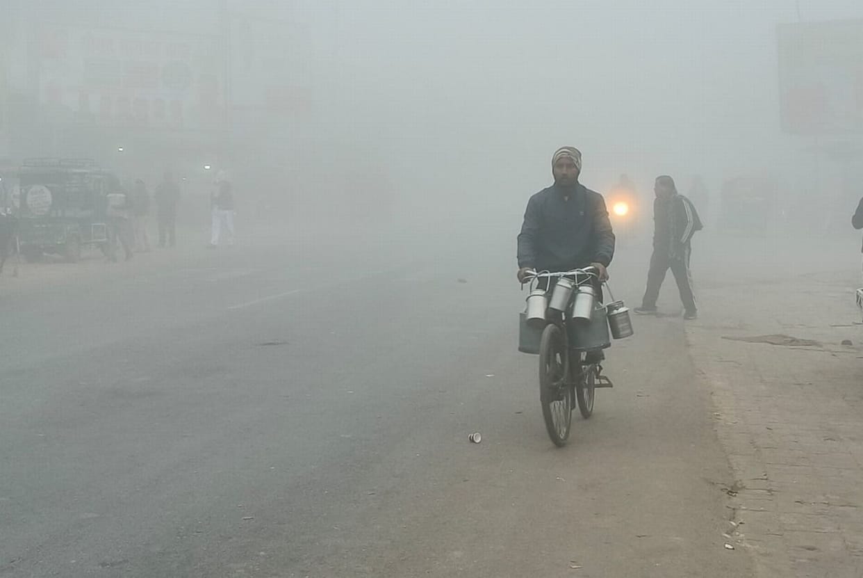 Dense fog increased difficulties; people shivered in the cold wind.