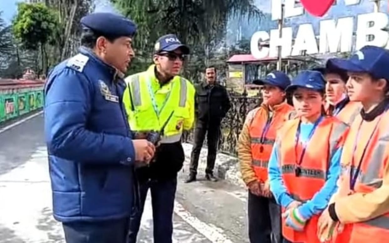Now traffic volunteers will manage the traffic system in the city.
