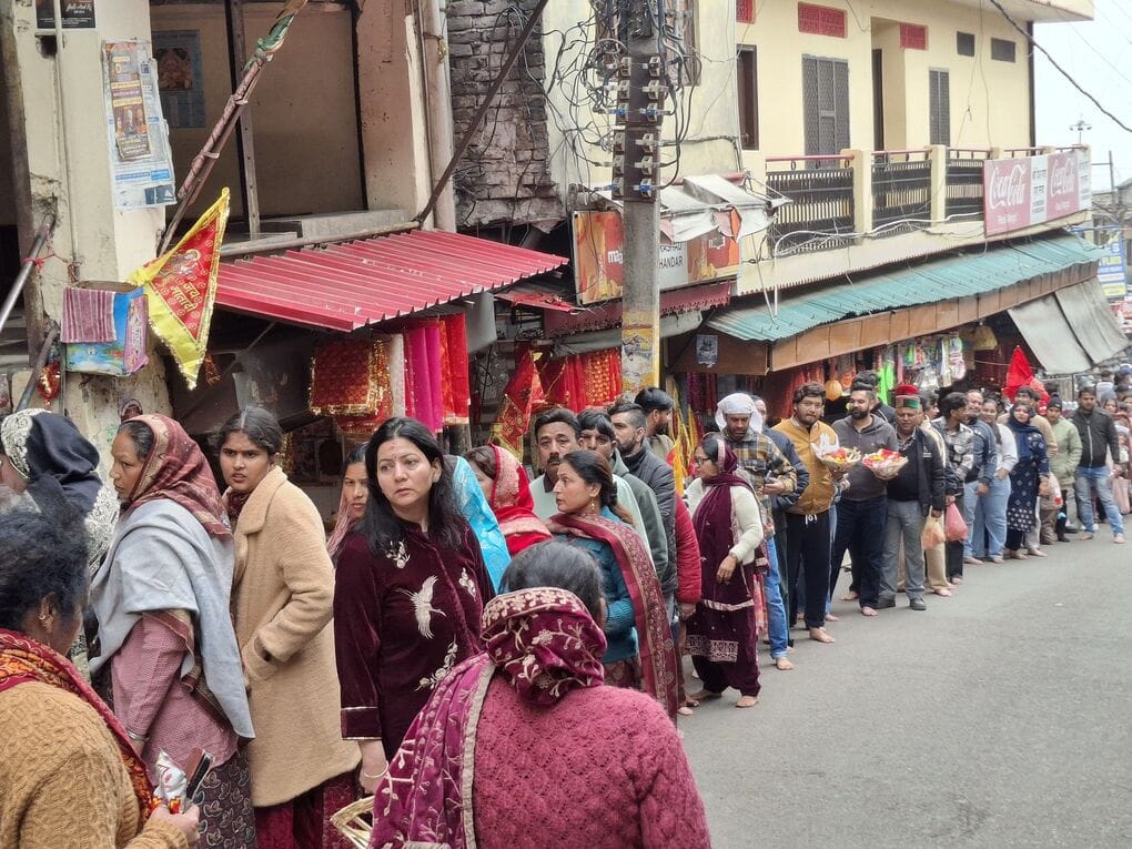 10 thousand devotees bowed their heads at the court of Mata Chintpurni