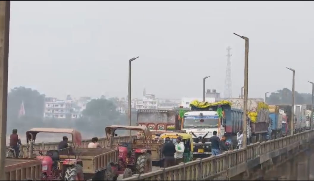 delhi Kolkata highway faces 10 km long traffic jam for two days, nhai news, nh 19, rohtas bihar news