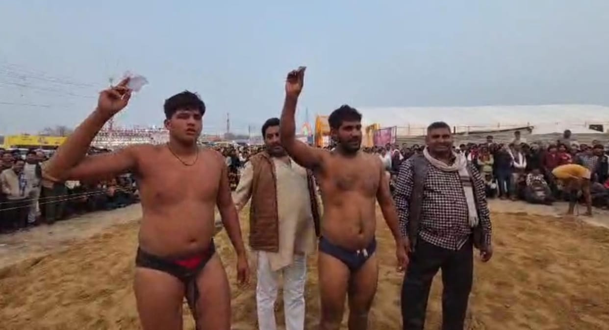 Jalesar's Ramu wrestler won the title of District Kesari in the wrestling competition.