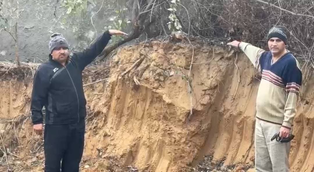 Soil stolen from power house premises; councilor suspects departmental collusion.