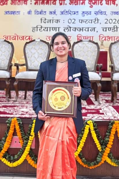 Presidential awardee Kajal Kaushik honored for outstanding social service.
