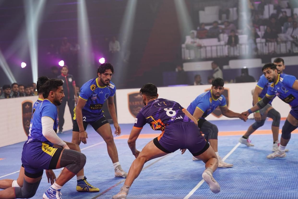 The formidable duo of Kandola and Jaglan wreaked havoc, as Panipat Panthers crushed Sonipat Stars 48-24.