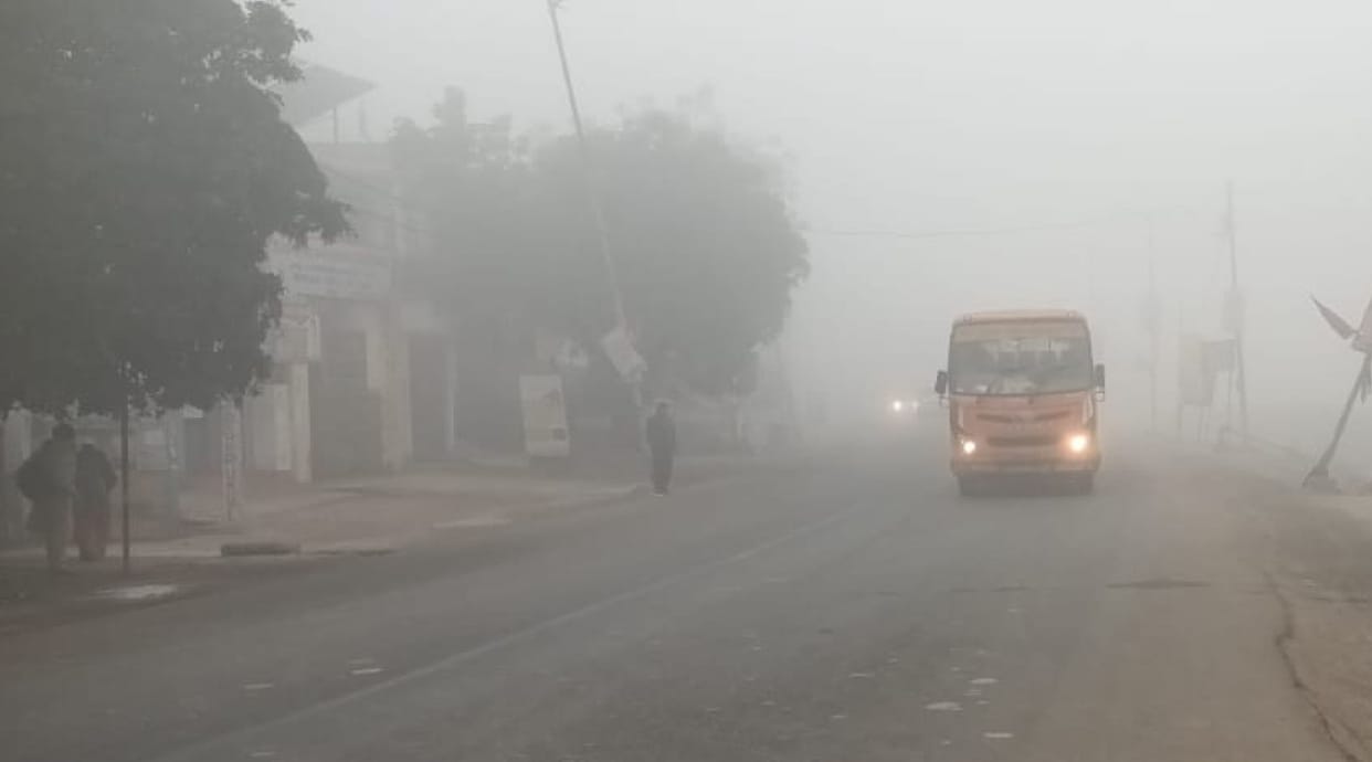 Dense fog slowed down the speed of vehicles