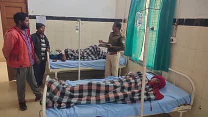 Shahdol News: A vehicle carrying laborers overturned into a ditch on the Shahpur-Malachua road.