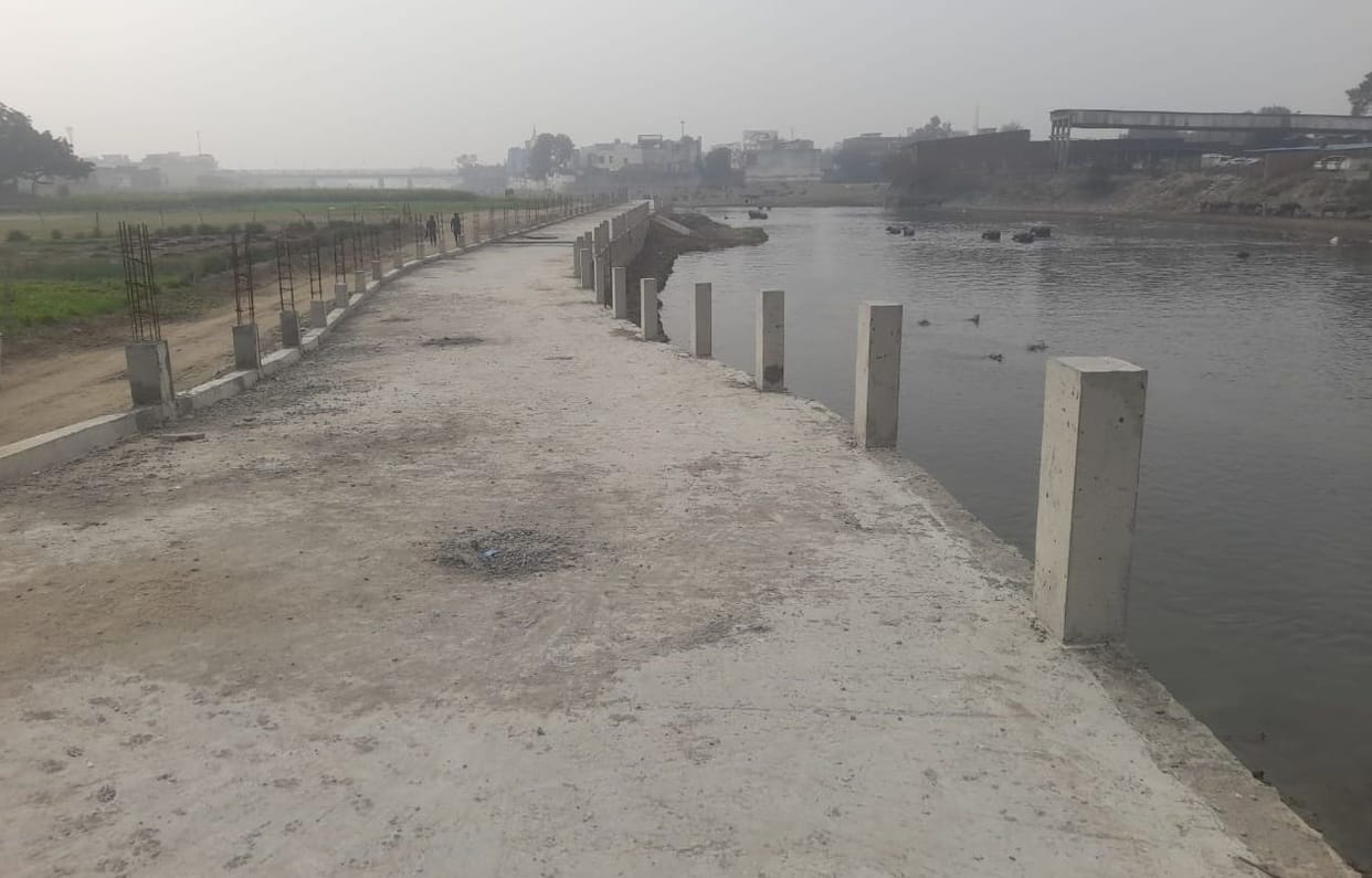 The riverfront project will be completed soon... preparations are also underway to build one at the Chhath Ghat.