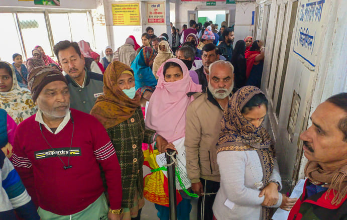 A woman who had been waiting at the prescription counter for two hours, died after her condition deteriorated.