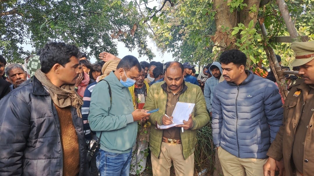 Dead body of a youth found hanging from a tree in the garden