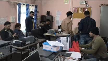 Chhindwara: CMHO office employee arrested for taking bribe of Rs 50,000