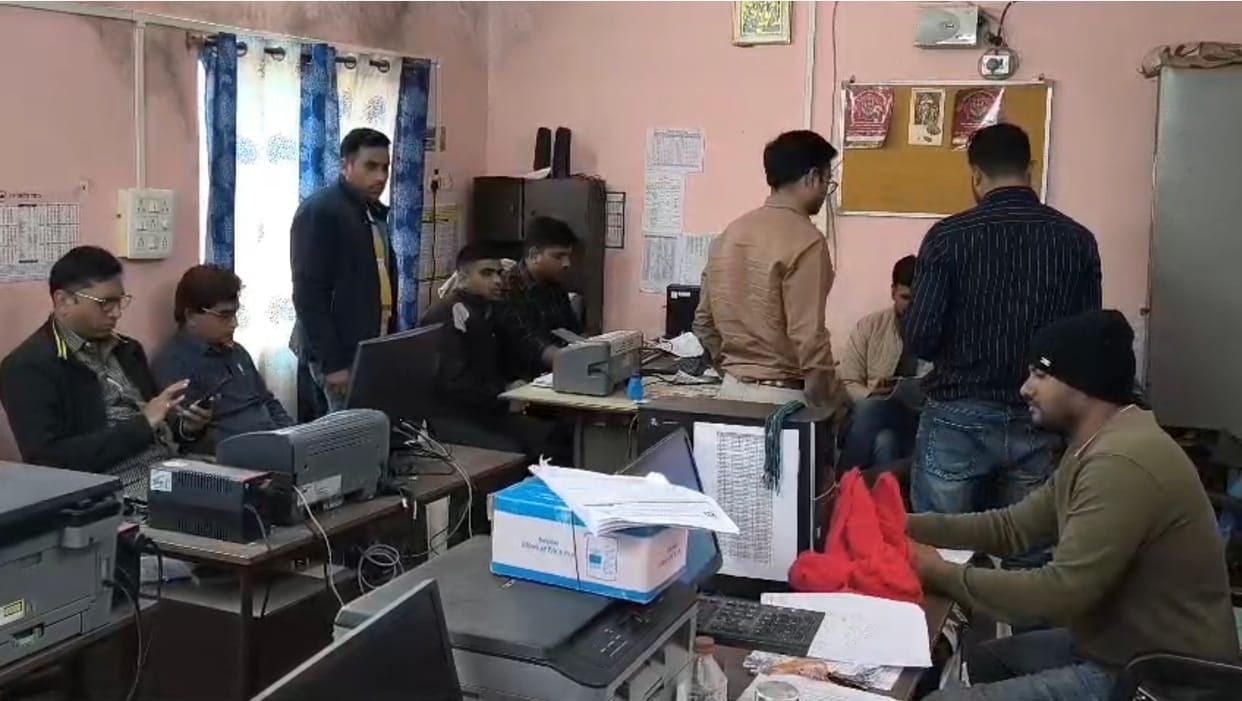 Chhindwara: CMHO office employee arrested for taking bribe of Rs 50,000