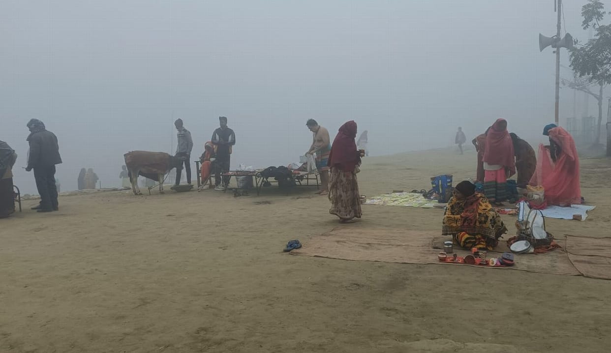 On Maghi Purnima, devotees took a dip in the Gomti River.