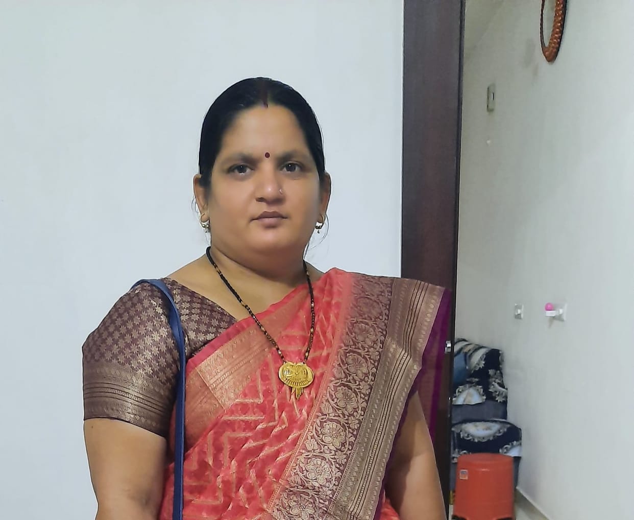 Manju planted a garden on the roof, spreading fragrance along with greenery.