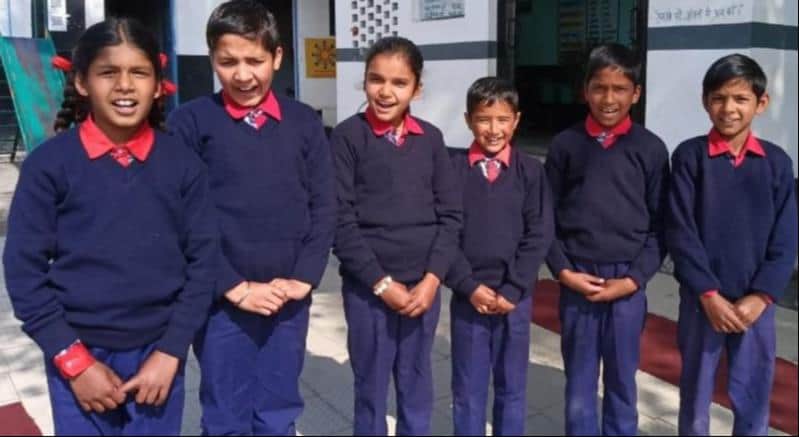 नुक्कड़ नाटक में प्रतिभाग करने वाले राप्रावि चौरखाल के बच्चे।- स्कूल।