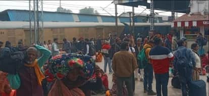 Trains were packed, with over 50,000 passengers arriving.