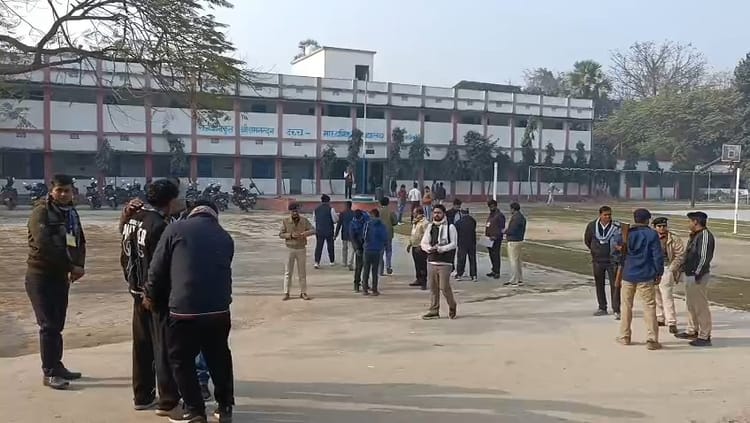 BSEB Exam: वैशाली में इंटरमीडिएट परीक्षा 2026 की शुरुआत, 68 केंद्रों पर सख्ती के बीच धारा 144 लागू