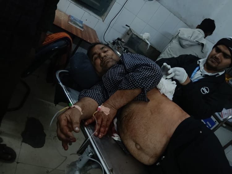 Bihar News: घर के सामने पेशाब करने से टोका, तो नशेड़ी भतीजे ने चाचा को चाकू से गोदा; हालत नाजुक उपचार जारी