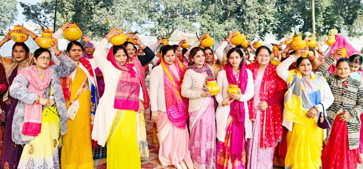 The consecration ceremony of the Hanuman idol began in Puwayan with a procession carrying sacred water pots.