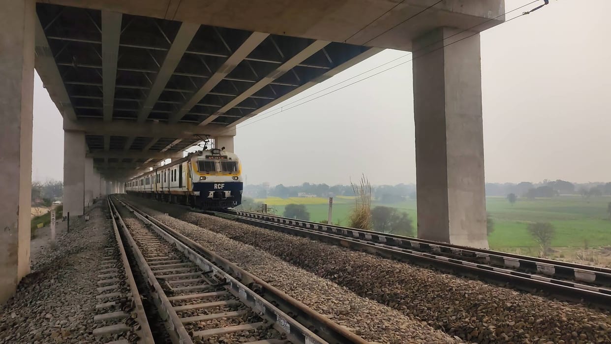 After 38 days, the MEMU train service from Jaunpur to Dildarnagar has resumed.