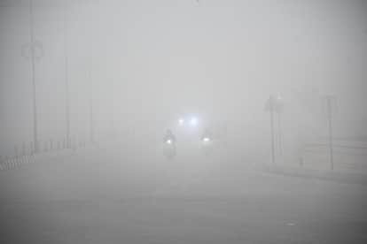 Dense fog overshadowed by intense sunlight, mercury rose by 5.4 degrees.