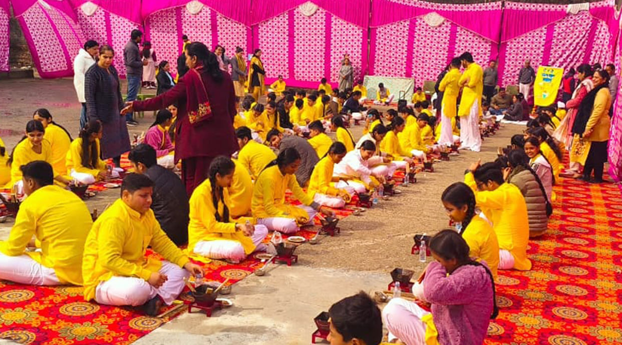 Students should stay away from drugs: Naveen Bhasin