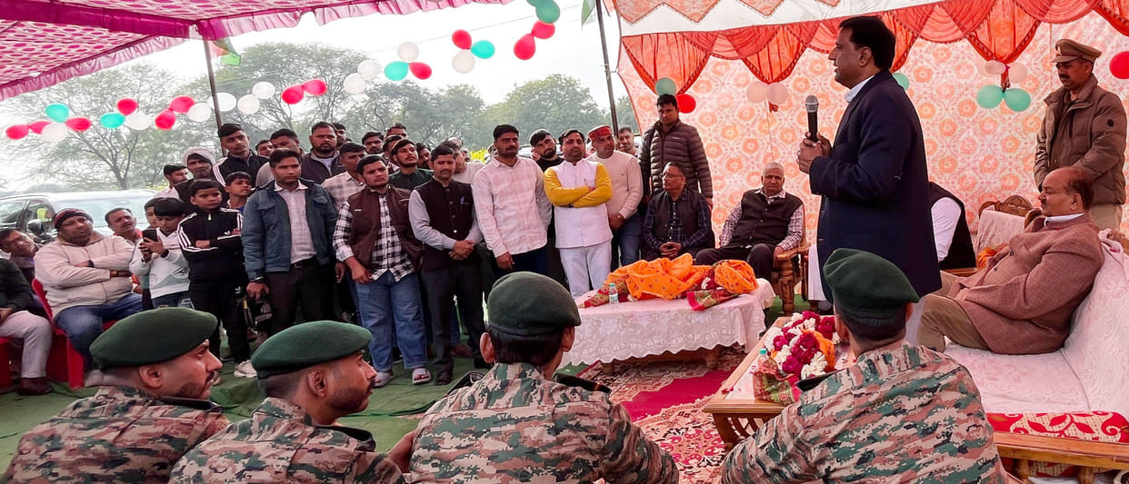 The heroic tale resonated during the unveiling of the statue of Havaldar Devendra at the memorial.