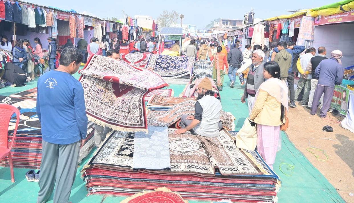 Siddharthnagar News : Kashmiri Shawl becomes women's first choice