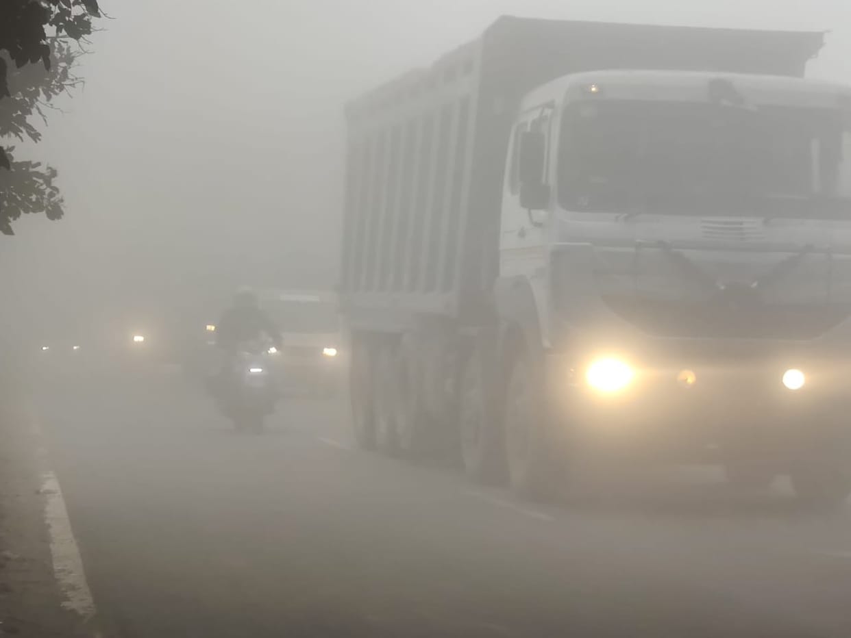 Dense fog prevailed in the district, temperature dropped by one degree Celsius.